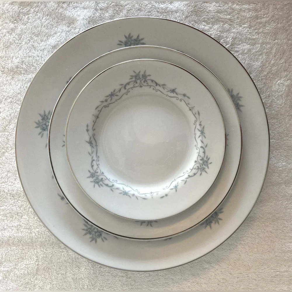 Mikasa Chadsworth White Bone China Seven Piece Place Setting